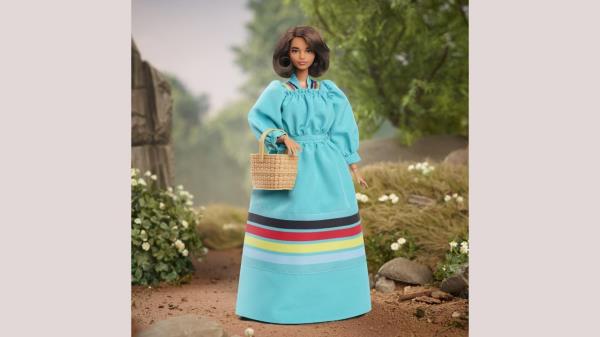 纪念切罗基族领袖威尔玛·曼基勒的芭比娃娃让人百感交集